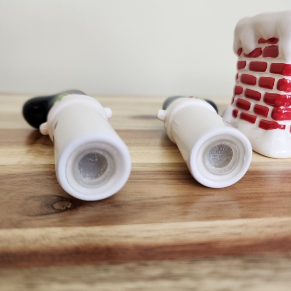 Vintage Ceramic Santa Boots in Chimney Salt and Pepper Shakers - Picture 7 of 11